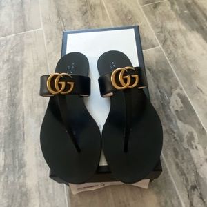 Gucci leather thong sandals